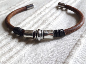 Bracelet en cuir frotté